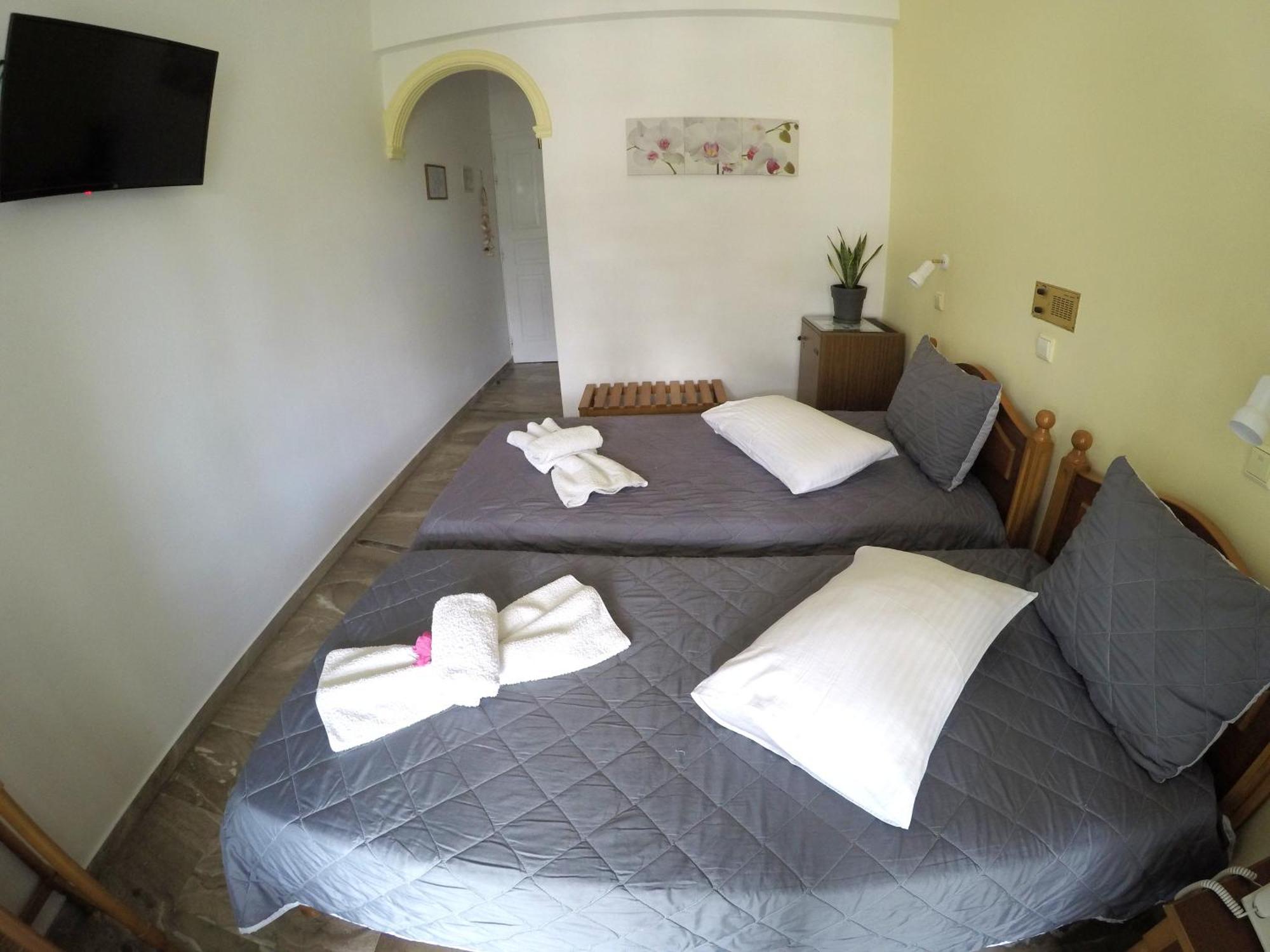 Hotel Zeus คามารี ห้อง รูปภาพ